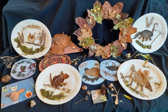 Leaf wreath and plates decorated using natural materials