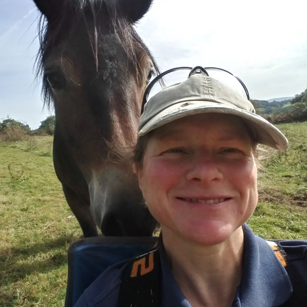 A selfie of Steph with a horse. 